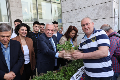 Bursa'da ücretsiz fide izdihamı