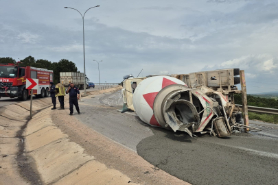 Devrilen beton mikserinin sürücüsü yaralandı