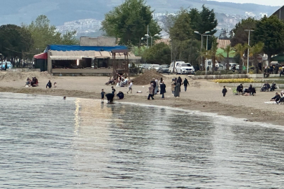 Bursa'da deniz suyu ısınmadı ama yüzme sezonu açıldı