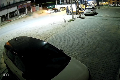 Uyuyakalan sürücü park halindeki araçlara daldı
