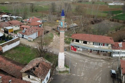 Camisiz minare köyün sembolü oldu