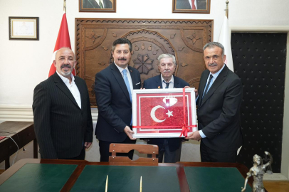 Başkanlık makamında duygusal buluşma