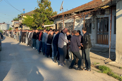 Bayramlaşma kuyruğu uzadıkça uzadı
