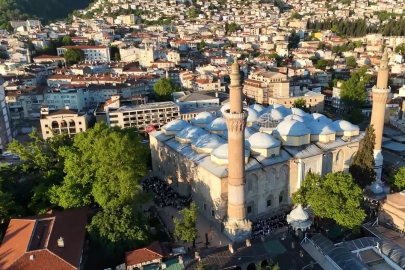 Bursa'da bayram coşkusu tarihi camilerde yaşandı