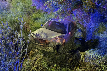 Direksiyon hakimiyetini kaybetti, tarlaya uçtu: 4 yaralı