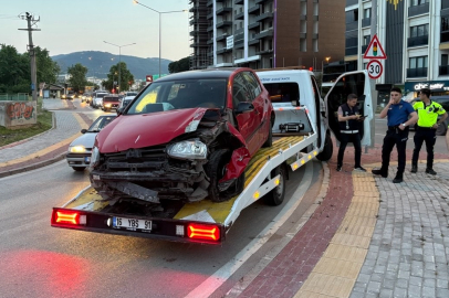 Kontrolden çıkan araç tabelaya çarptı