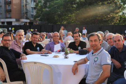 83 yaşındaki öğretmen yıllar sonra öğrencileriyle buluştu