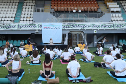 Sağlıklı yaşlanma için yoga yaptılar
