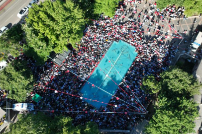 Bursa'da meydanlara kurulan dev ekranlarda Dünya Kupası heyecanı yaşandı