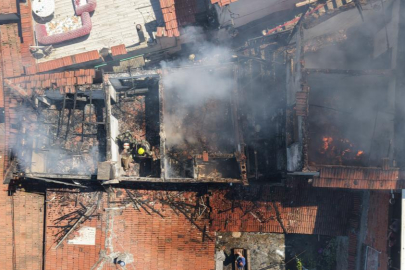 Bursa’da 4 ev alevlere teslim oldu