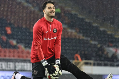  Bursaspor kaleci Ahmet Said Kıvanç'ı renklerine bağladı
