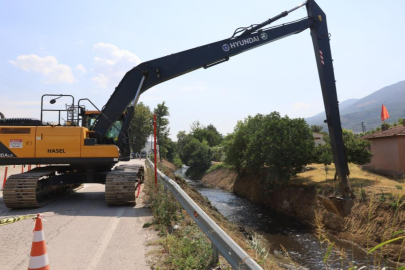 BÜYÜKŞEHİR YENİŞEHİR’DE DERE VE SU KANALLARINI TEMİZLEDİ