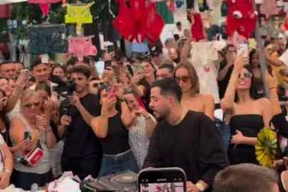Bursalı DJ Mahmut Orhan'dan Alaçatı Pazarında Sürpriz Performans