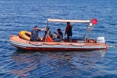 Şişme botla denize açılan genç panik yapınca akıntıya kapıldı   