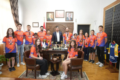 Özel, ‘Sporun ve sporcunun yanındayız’