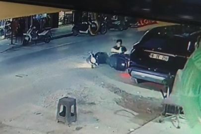 Motosikletli Çukur Nedeniyle Düştü: O Anlar Kamerada