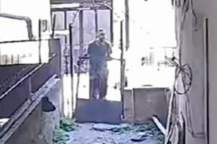 İznik’te Pes Dedirten Olay: Evin Demir Kapısını Söküp Götürdü