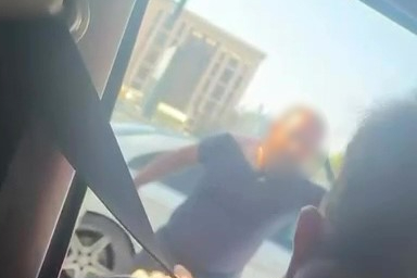Bursa’da Trafik Tartışması Kamerada: Minibüs Şoförü Aracından İnip Üzerine Yürüdü