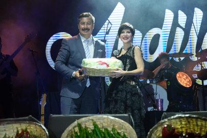 AYDİLGE YENİŞEHİR’DE HAYRANLARIYLA BULUŞTU