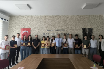 LGS’DE BAŞARILI ÖĞRENCİLERE PLAKET