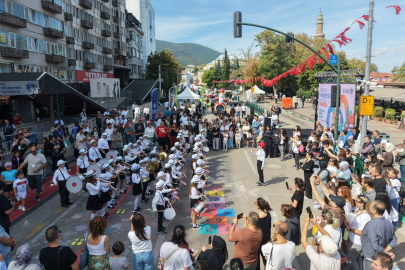 Bursa’da Atatürk Caddesi otomobillere kapandı, meydan yayaların oldu