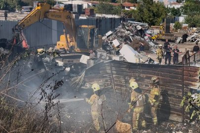 Bursa'da geri dönüşüm deposunda korkutan yangın: Dumanlar kentin birçok noktasından görüldü