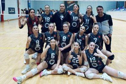 Bursa Fethiye 1973 Spor'un genç voleybolcularından 3-0'lık zafer