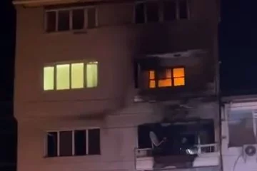 5 katlı binanın 3.katı alev alev yandı