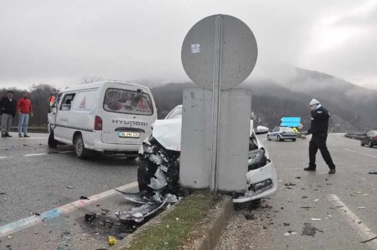 7 Aracın Karıştığı 4 Ayrı Kazada 3 Kişi Yaralandı