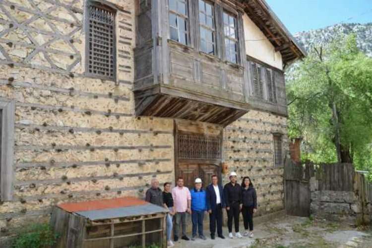 Antalya’da 300 yıllık tescilli 40 düğmeli ev turizme kazandırılacak