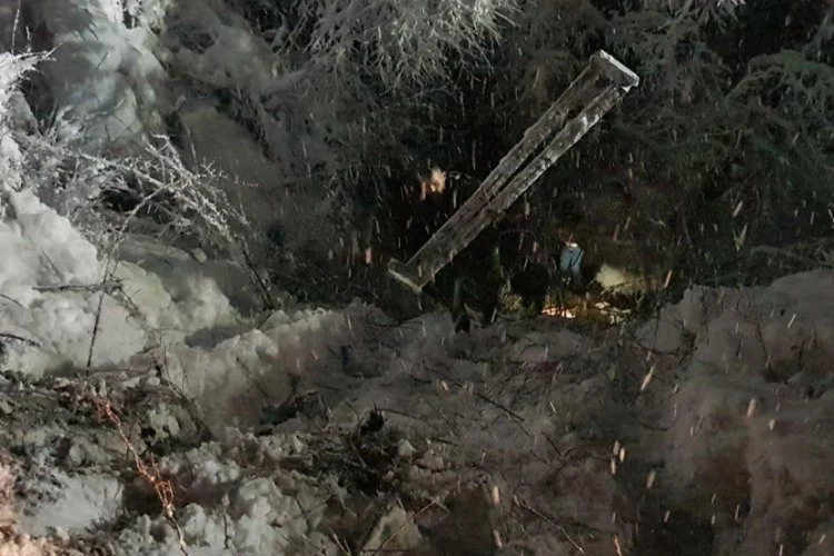 Araç kurtarmaya giden çekici 7 metrelik şarampole yuvarlandı