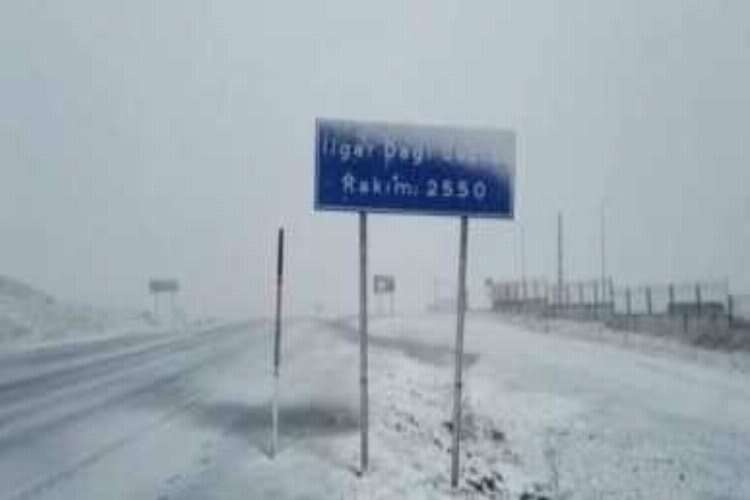 Ardahan'a mevsimin ilk karı yağdı!