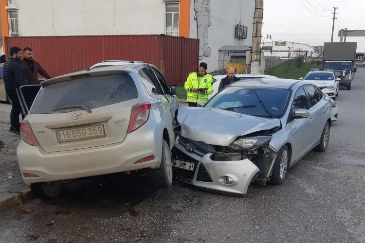 2 otomobilin çarpıştığı trafik kazası: 1 yaralı