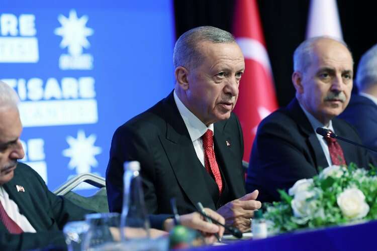 Cumhurbaşkanı Recep Tayyip Erdoğan, İstanbul İl Başkanlığındaki toplantıya katıldı