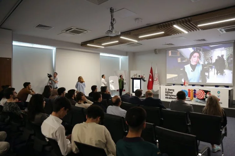 Bursa'da 2. Genç Dijital Girişimcilik Akademisi sona erdi