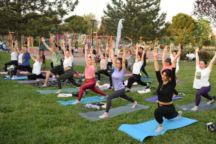 Bursa'da Nilüferliler parklarda yoga için buluşacak
