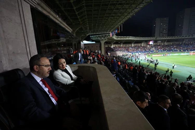 Bakan Kasapoğlu, Türkiye - Ermenistan maçında