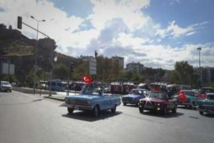 Başkent'te klasik otomobillerden 'Cumhuriyet Bayramı' konvoyu