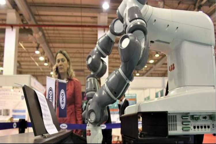 Bu robot Fazıl Say'a rakip