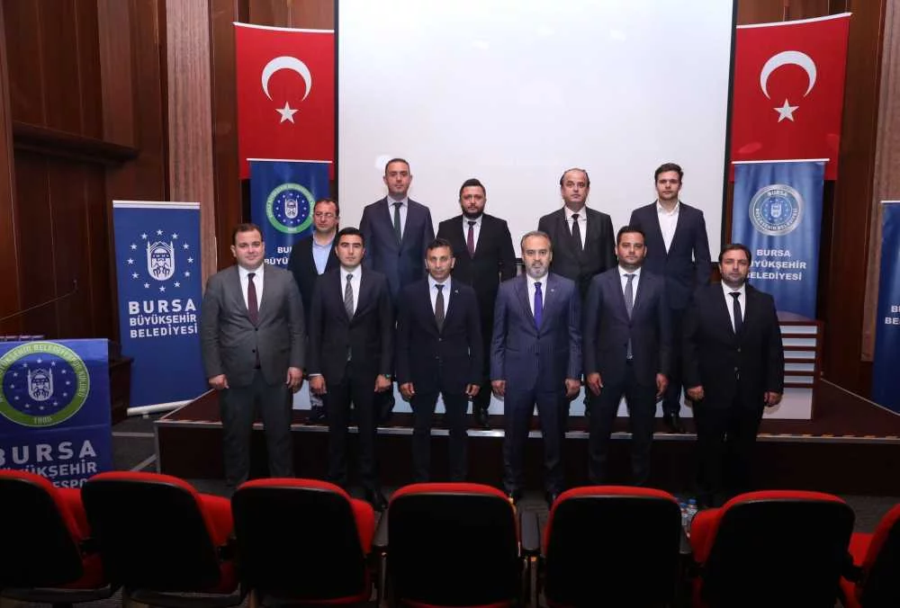 Bursa Büyükşehir Belediyespor Kulübü’nde Gökhan Dinçer güven tazeledi