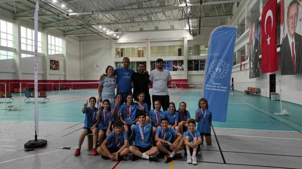 Bursa Büyükşehir Belediyesporlu badmintonculardan 13 madalya
