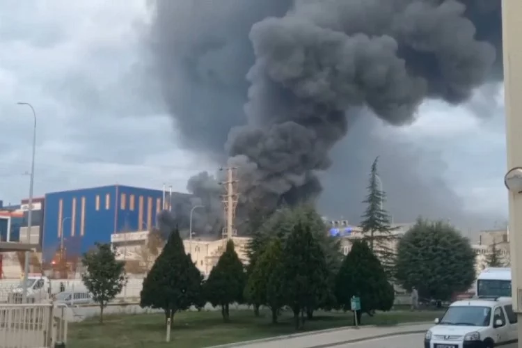Bursa’da fabrika alev alev yandı!