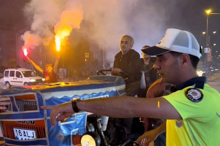 Bursa'da Galatasaray şampiyonluk kutlamasında alkollü traktör sürücüsüne ceza kesti