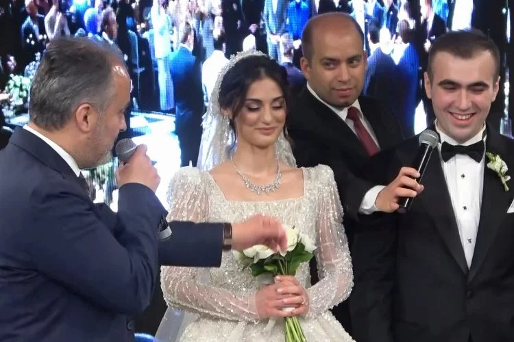 Bursa'da genç çiftin düğünü siyasileri biraraya getirdi