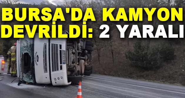 Bursa'da kamyon devrildi: 2 yaralı