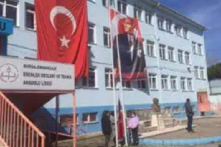 Bursa’da okul müdürüne çirkin  saldırı!