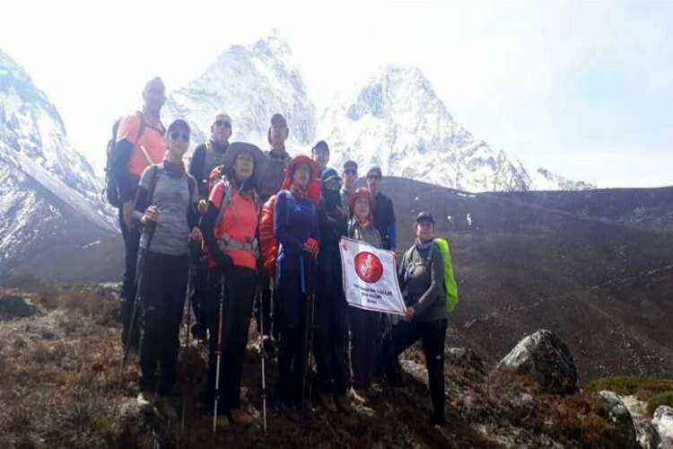 Bursalı dağcılar Everest'e tırmandı