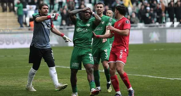 Bursaspor’da Thievy Bifouma süresiz kadro dışı bırakıldı