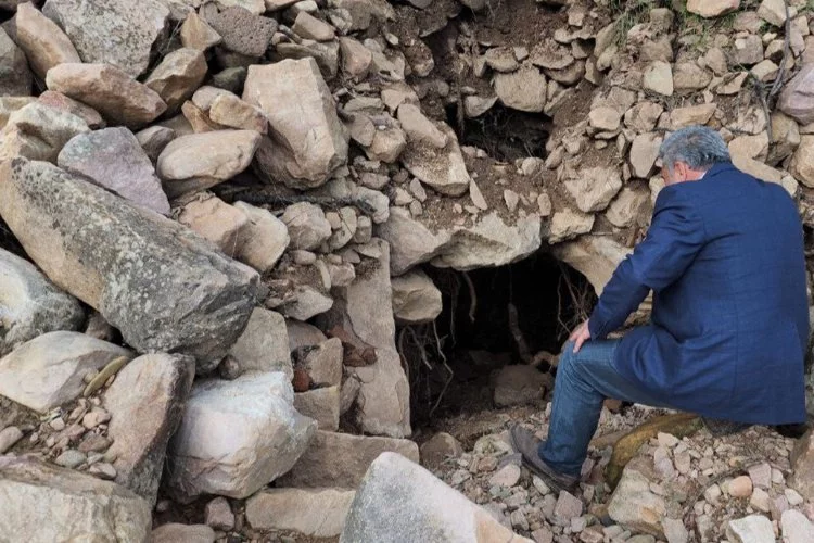 Deprem bölgesinde obruklardan çıkan sıvı vatandaşları meraklandırdı
