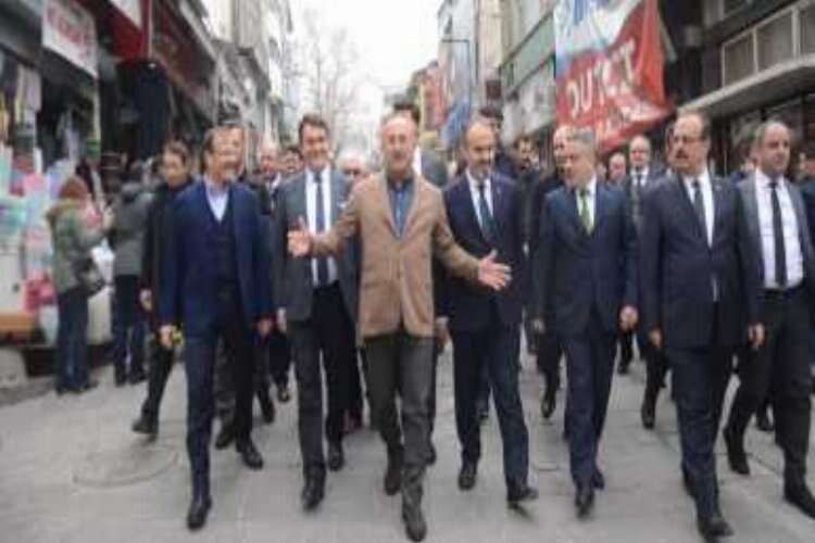 Dışişleri Bakanı Çavuşoğlu Tarihi Kapalı Çarşıyı gezdi 